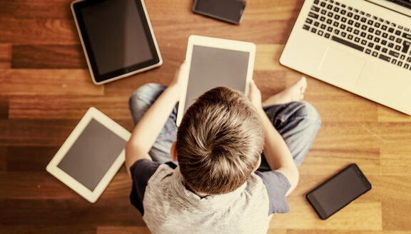 [Translate to Englisch:] Ansicht: Unsere Rechte in der Digitalen Welt Kapitel 1: Zugang zum Internet als Recht  