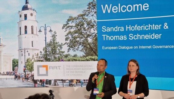 Ansicht: Der Mensch im Zentrum