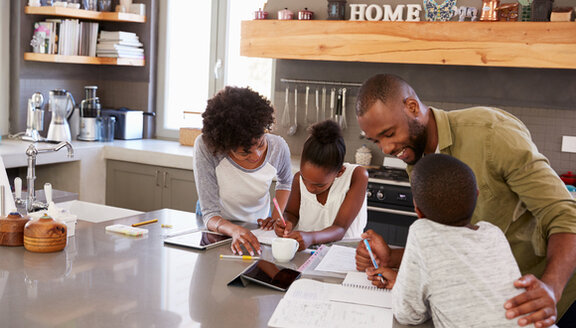 [Translate to Englisch:] Ansicht: Unsere Rechte in der Digitalen Welt Kapitel 6: Rolle der Eltern  