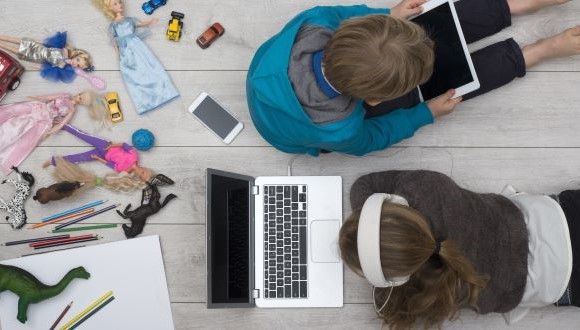 [Translate to Englisch:] Ansicht: Eine kinderrechtliche Perspektive auf die Begrenzung der Bildschirmzeit von Kindern und Jugendlichen
                            